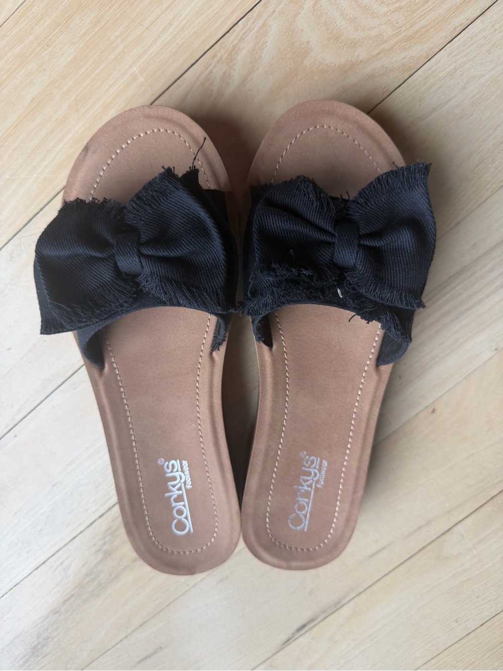 Corkys Black Bow Slide “Spray Tan” Sz 10 Mules with Tan Footbed